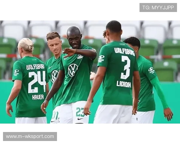 德甲保级球队战术共性分析:密集防守与定位球依赖 德甲保级球队战术共性分析:密集防守与定位球依赖