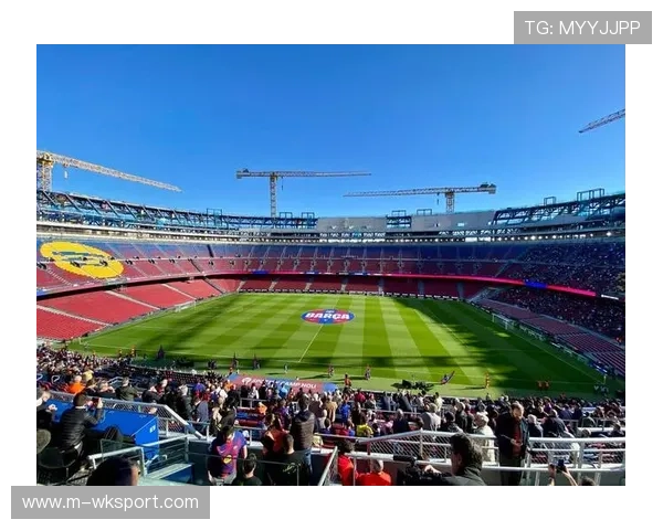 巴萨诺坎普球场北看台扩容工程进展，预计2月中旬具备开放条件